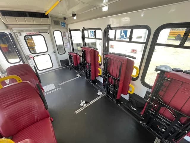 2018 FORD E-450 Startrans ADA Shuttle - Image 12