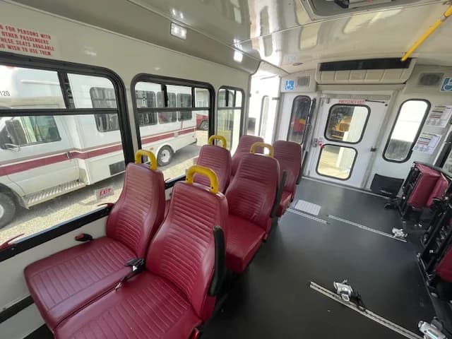 2018 FORD E-450 Startrans ADA Shuttle - Image 13