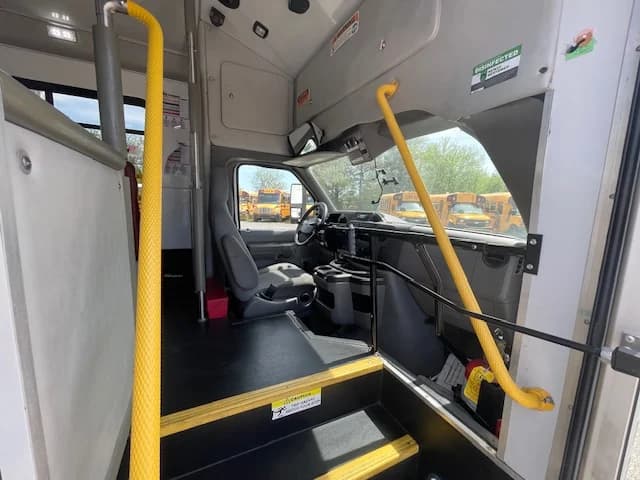 2018 FORD E-450 Startrans ADA Shuttle - Image 18