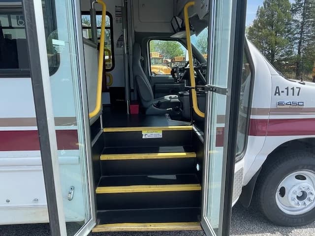 2018 FORD E-450 Startrans ADA Shuttle - Image 19