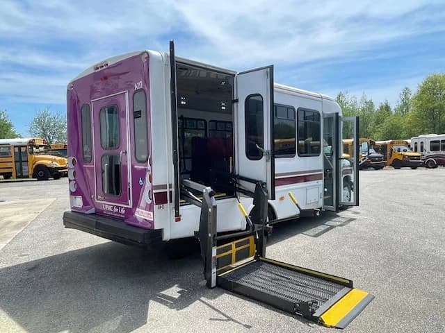 2018 FORD E-450 Startrans ADA Shuttle - Image 31