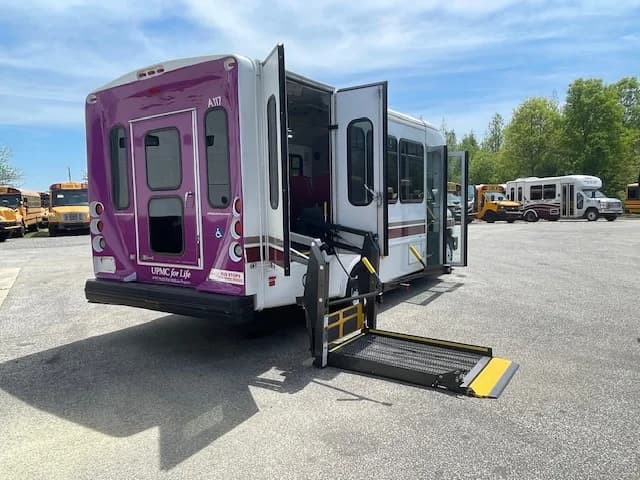 2018 FORD E-450 Startrans ADA Shuttle - Image 32