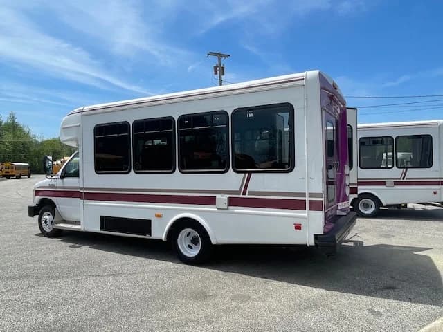 2018 FORD E-450 Startrans ADA Shuttle - Image 28