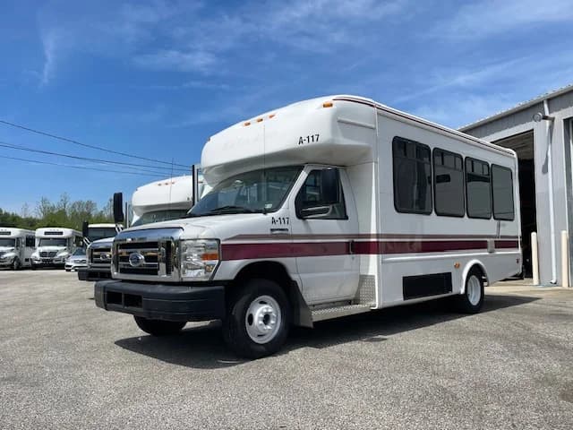 2018 FORD E-450 Startrans ADA Shuttle - Image 27