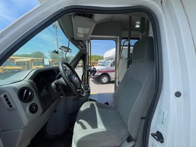 2018 FORD E-450 Startrans ADA Shuttle - Image 34