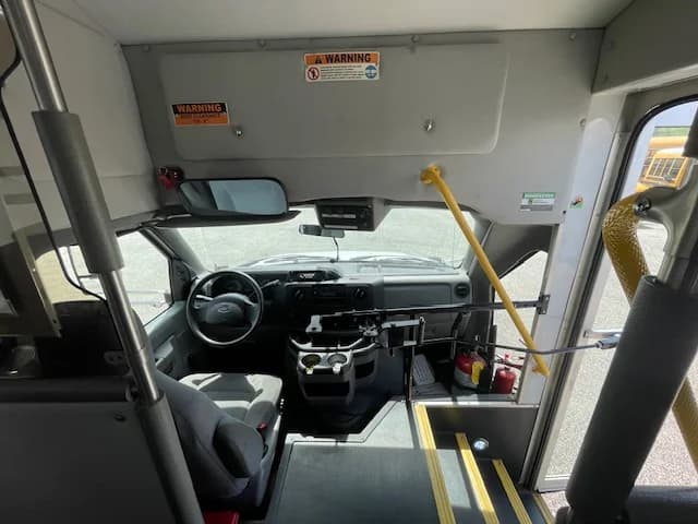 2018 FORD E-450 Startrans ADA Shuttle - Image 8