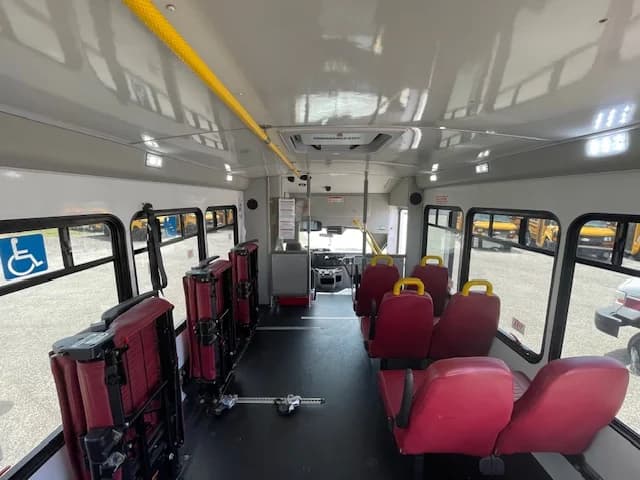 2018 FORD E-450 Startrans ADA Shuttle - Image 9