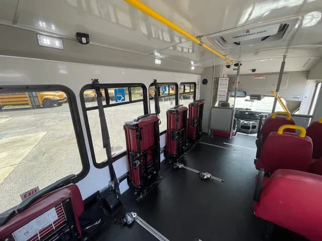 2018 FORD E-450 Startrans ADA Shuttle - Image 10