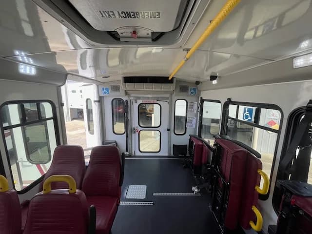 2018 FORD E-450 Startrans ADA Shuttle - Image 11