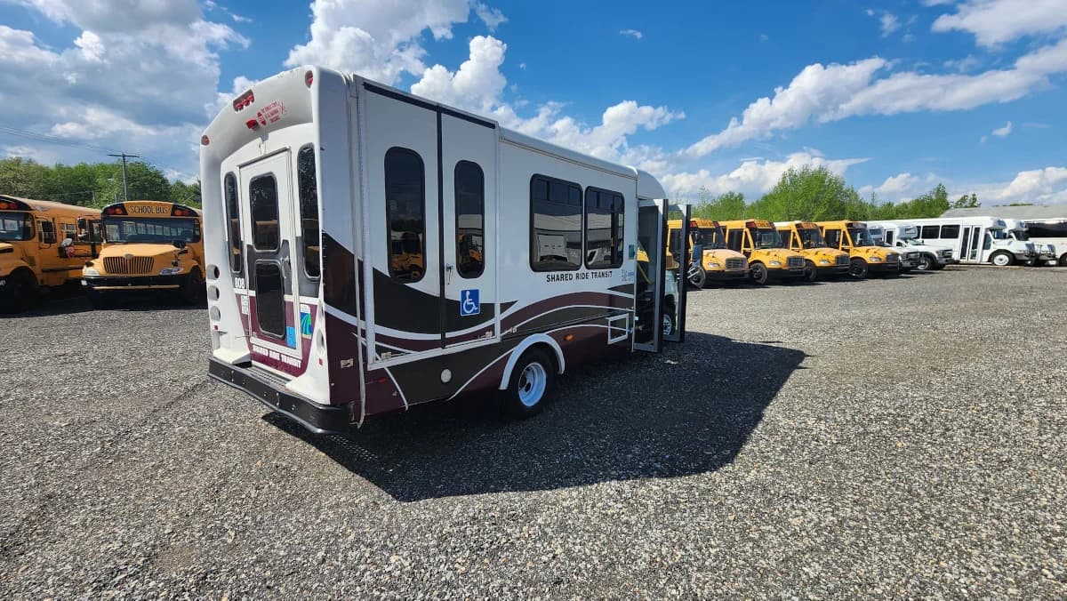 2018 FORD E-450 Non-CDL ADA - Image 36