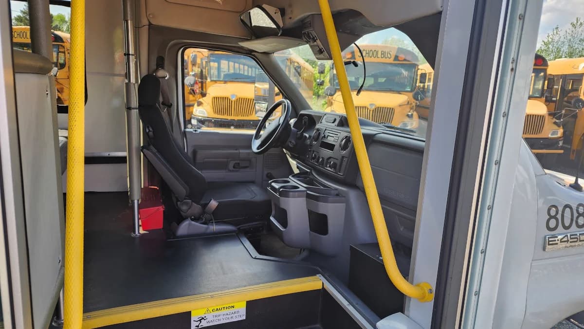 2018 FORD E-450 Non-CDL ADA - Image 6