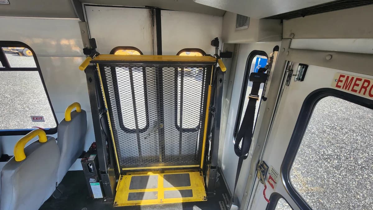2018 FORD E-450 Non-CDL ADA - Image 18