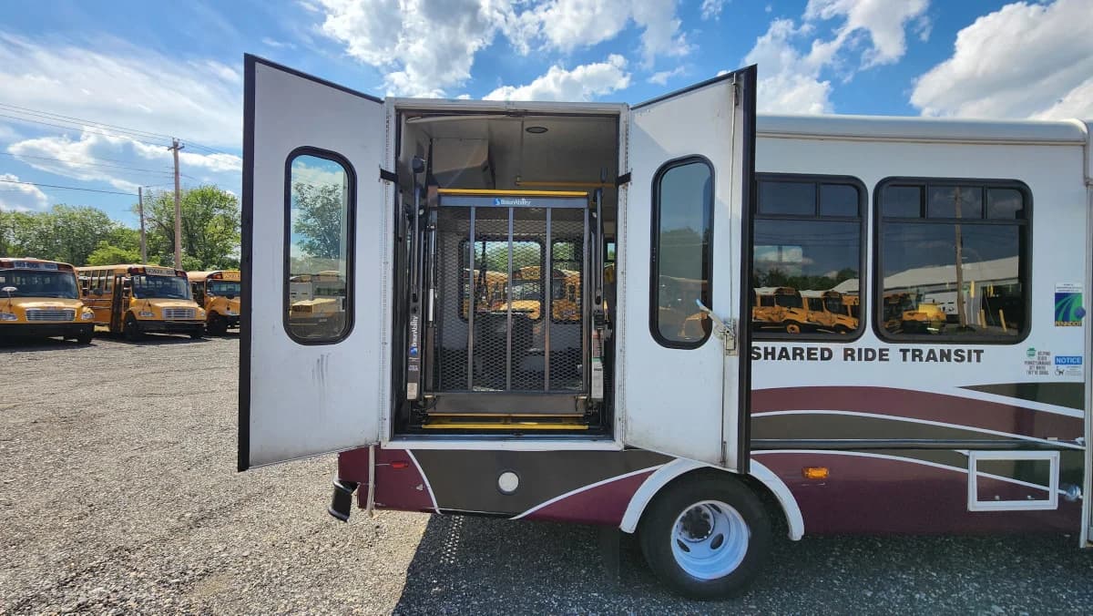 2018 FORD E-450 Non-CDL ADA - Image 23