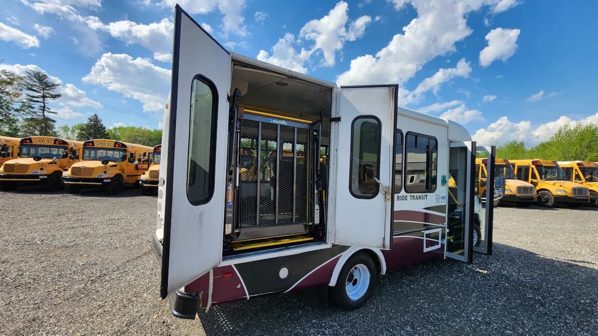 2018 FORD E-450 Non-CDL ADA - Image 40