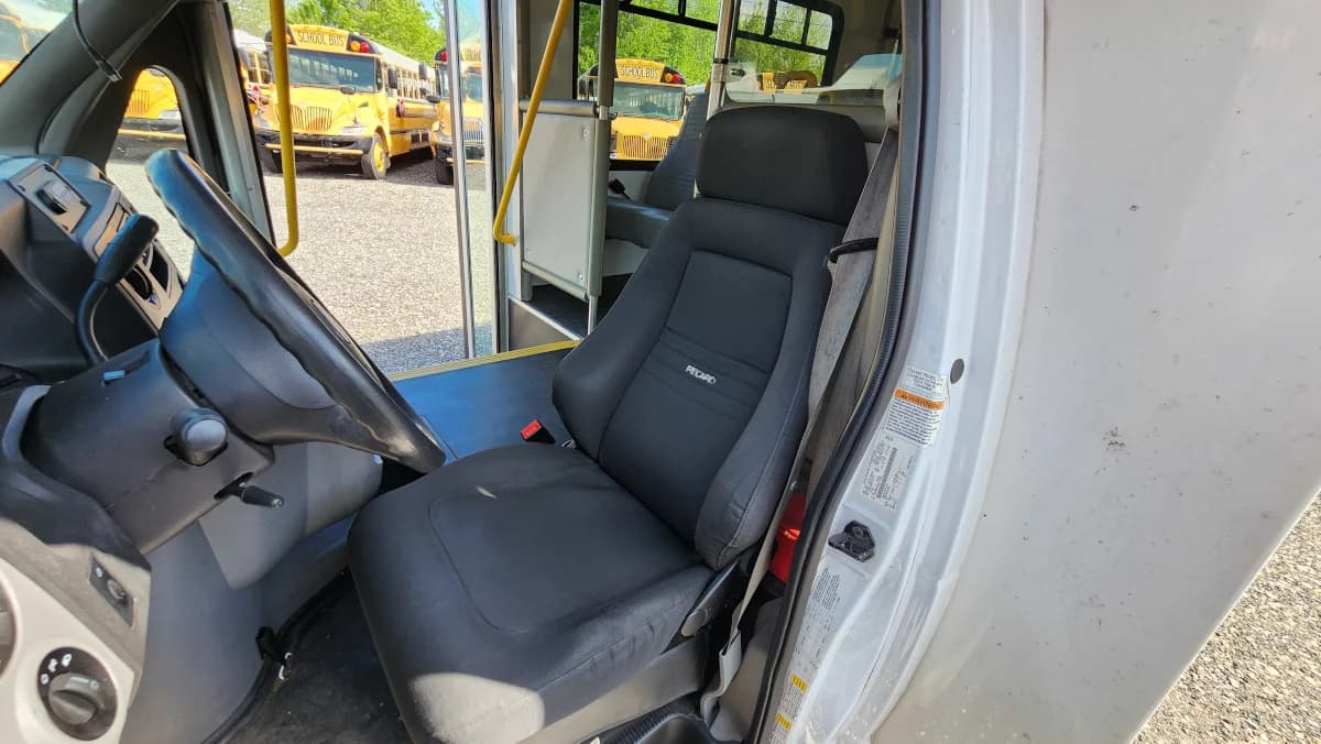 2018 FORD E-450 Non-CDL ADA - Image 26