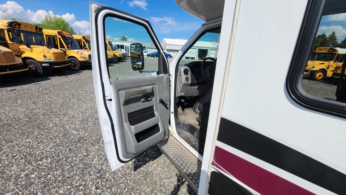 2018 FORD E-450 Non-CDL ADA - Image 27
