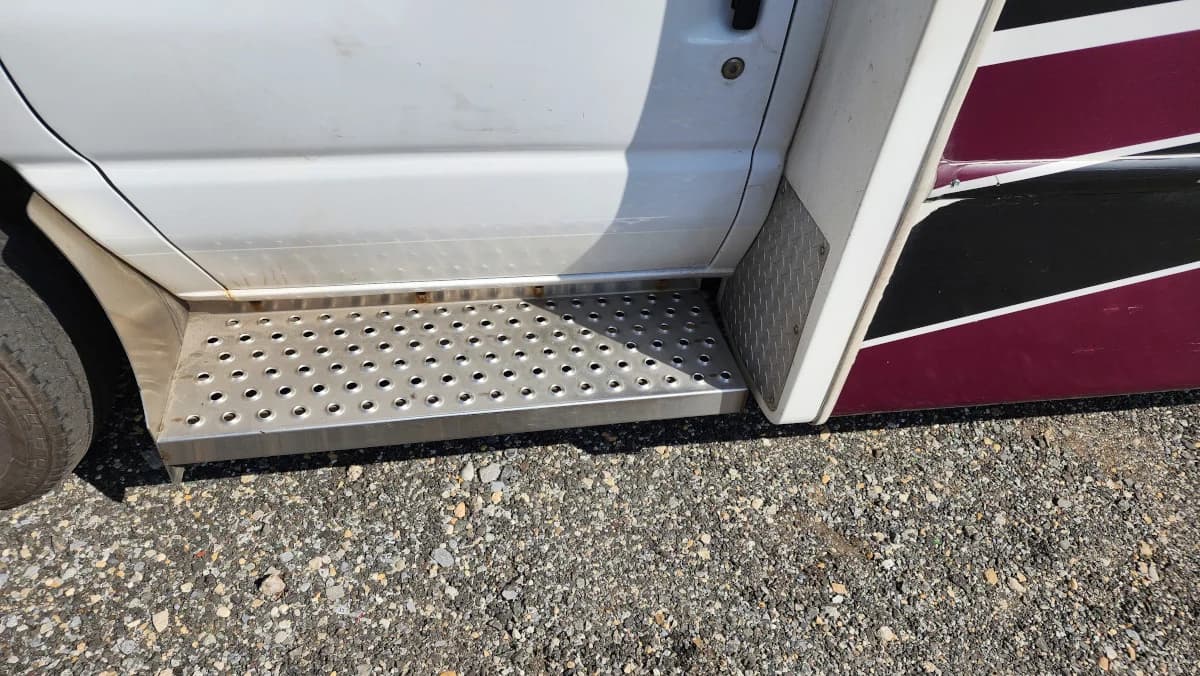 2018 FORD E-450 Non-CDL ADA - Image 29