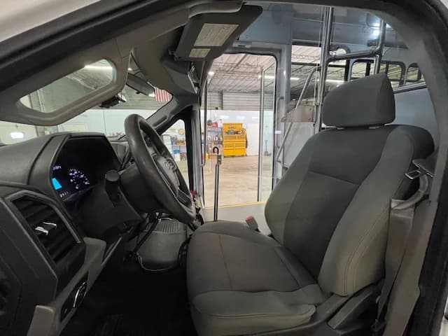 2018 Ford F-550 Starcraft ADA Shuttle - Image 16