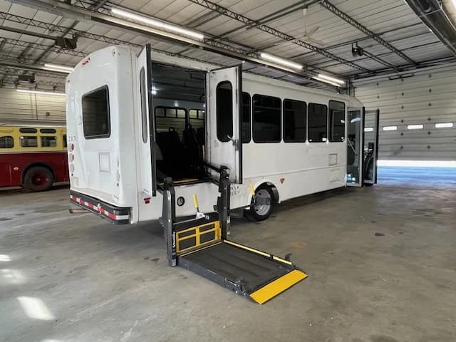 2018 Ford F-550 Starcraft ADA Shuttle - Image 26
