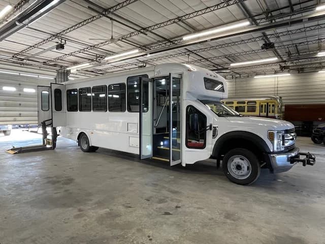 2018 Ford F-550 Starcraft ADA Shuttle - Image 32