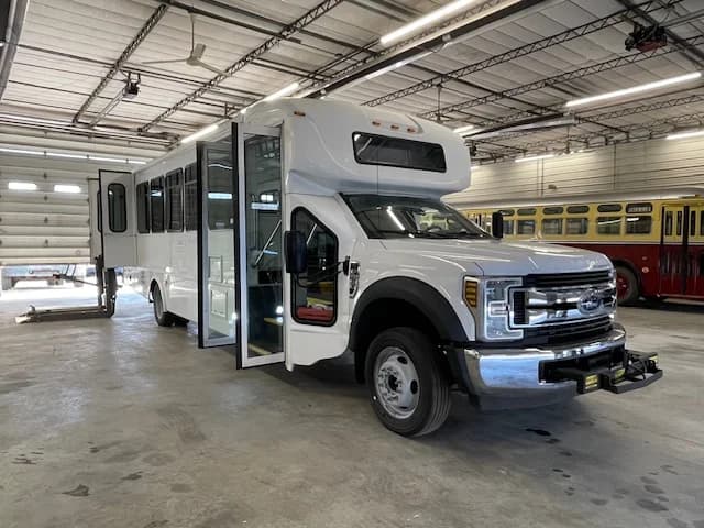 2018 Ford F-550 Starcraft ADA Shuttle - Image 28