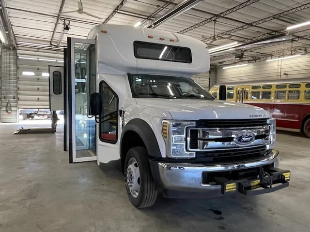 2018 Ford F-550 Starcraft ADA Shuttle - Image 2