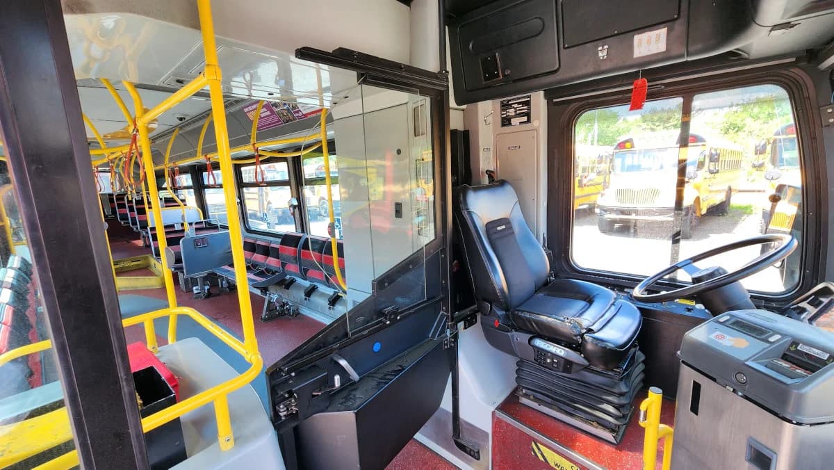 2014 New Flyer 40 Foot Hybrid Transit - Image 8