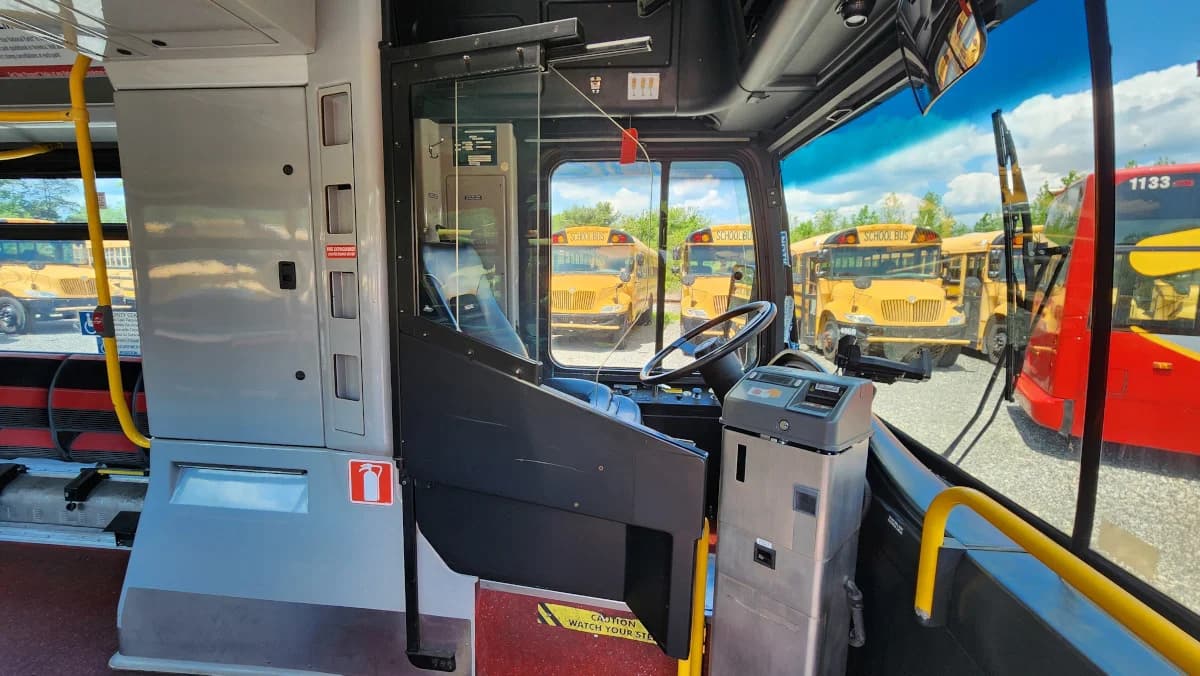 2014 New Flyer 40 Foot Hybrid Transit - Image 11