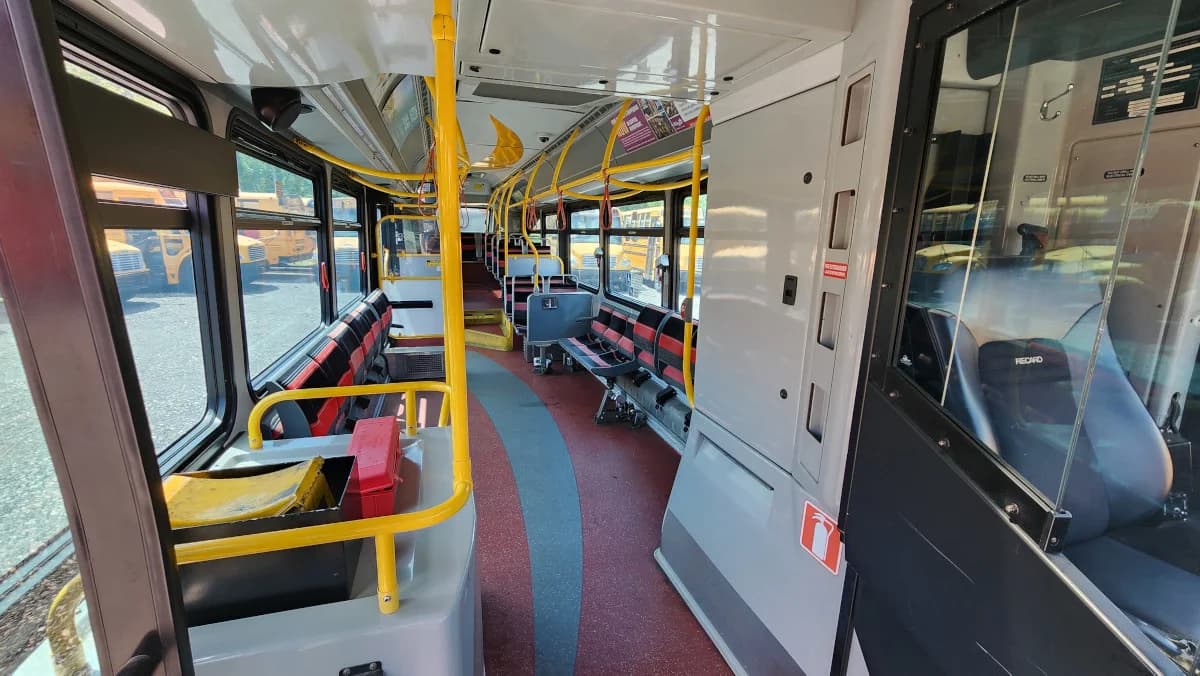 2014 New Flyer 40 Foot Hybrid Transit - Image 12