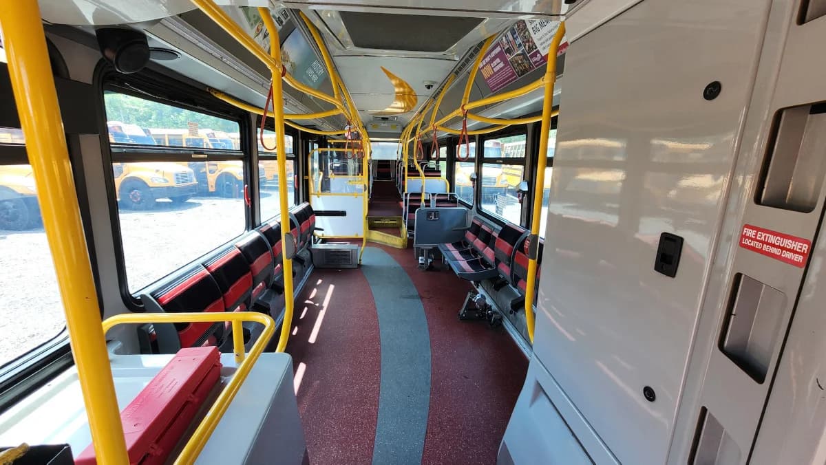 2014 New Flyer 40 Foot Hybrid Transit - Image 13