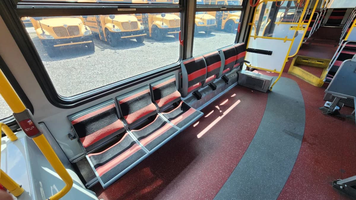 2014 New Flyer 40 Foot Hybrid Transit - Image 15
