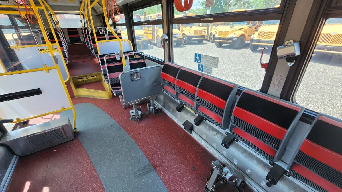 2014 New Flyer 40 Foot Hybrid Transit - Image 17