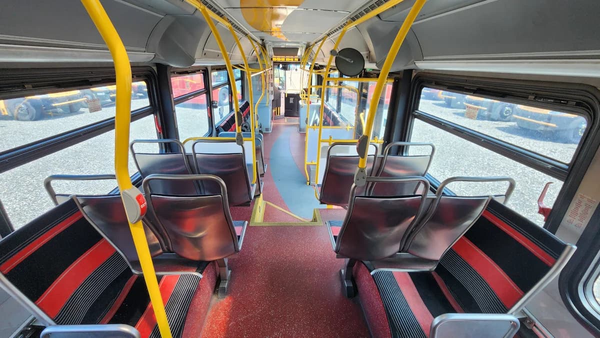 2014 New Flyer 40 Foot Hybrid Transit - Image 25