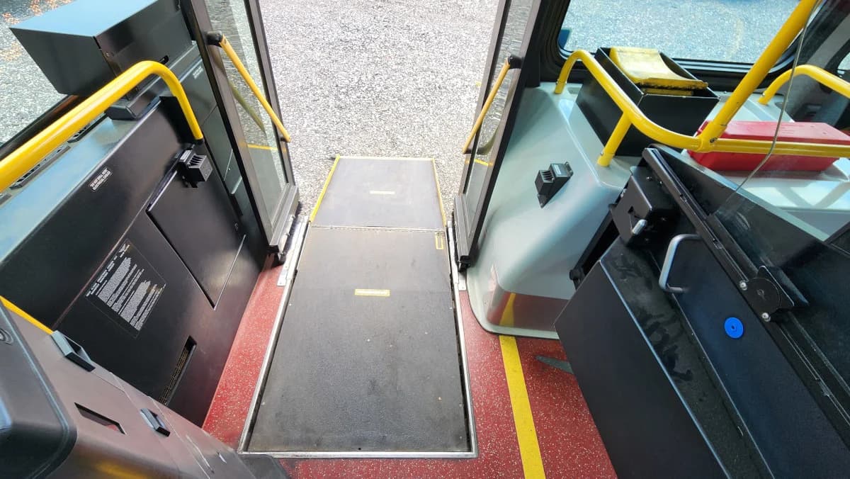 2014 New Flyer 40 Foot Hybrid Transit - Image 28
