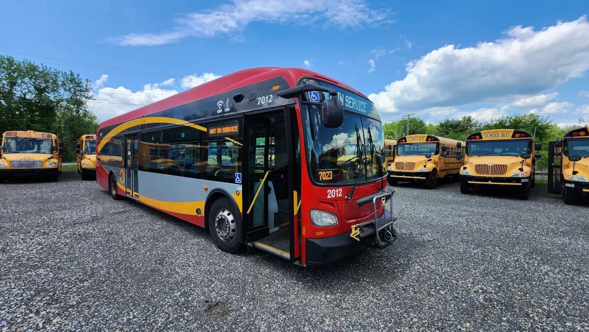 2014 New Flyer 40 Foot Hybrid Transit - Image 2