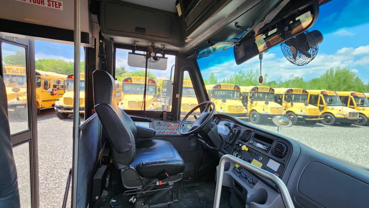 2016 Thomas Dual Door A/C - Image 7