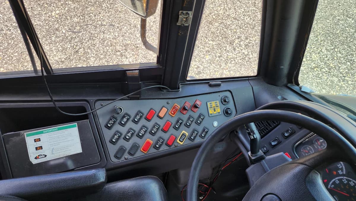 2016 Thomas Dual Door A/C - Image 9
