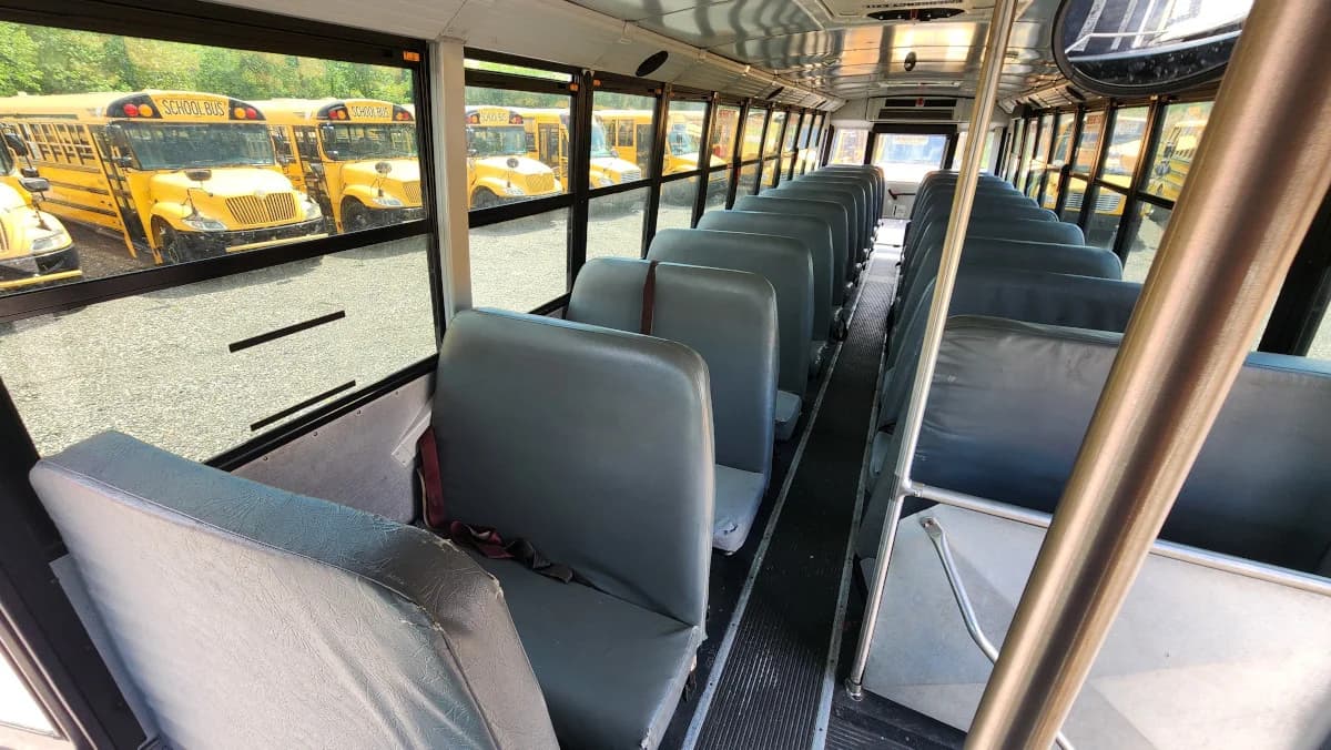 2016 Thomas Dual Door A/C - Image 12