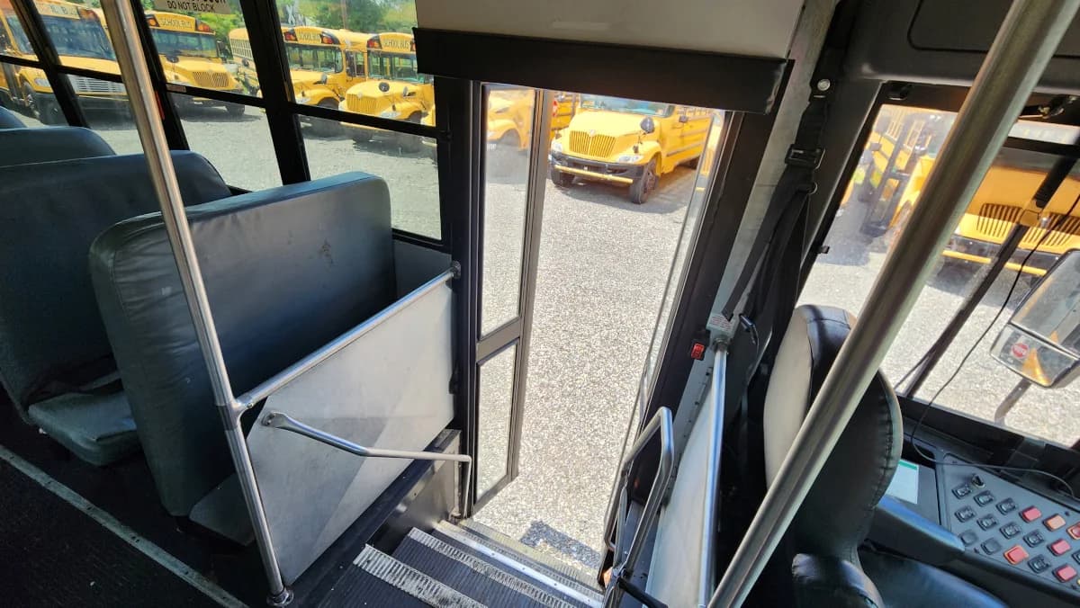 2016 Thomas Dual Door A/C - Image 13
