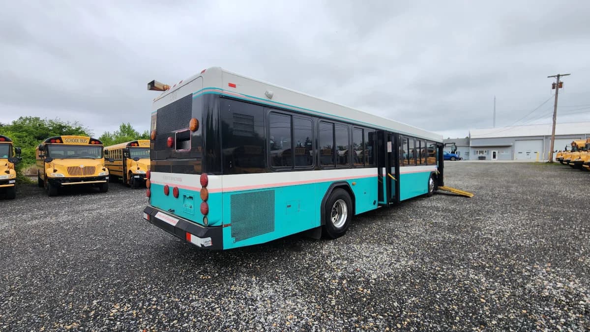 2013 GILLIG 40 Ft Low Floor Transit - Image 3