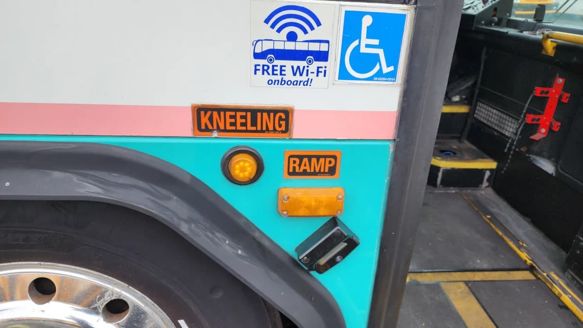 2013 GILLIG 40 Ft Low Floor Transit - Image 8