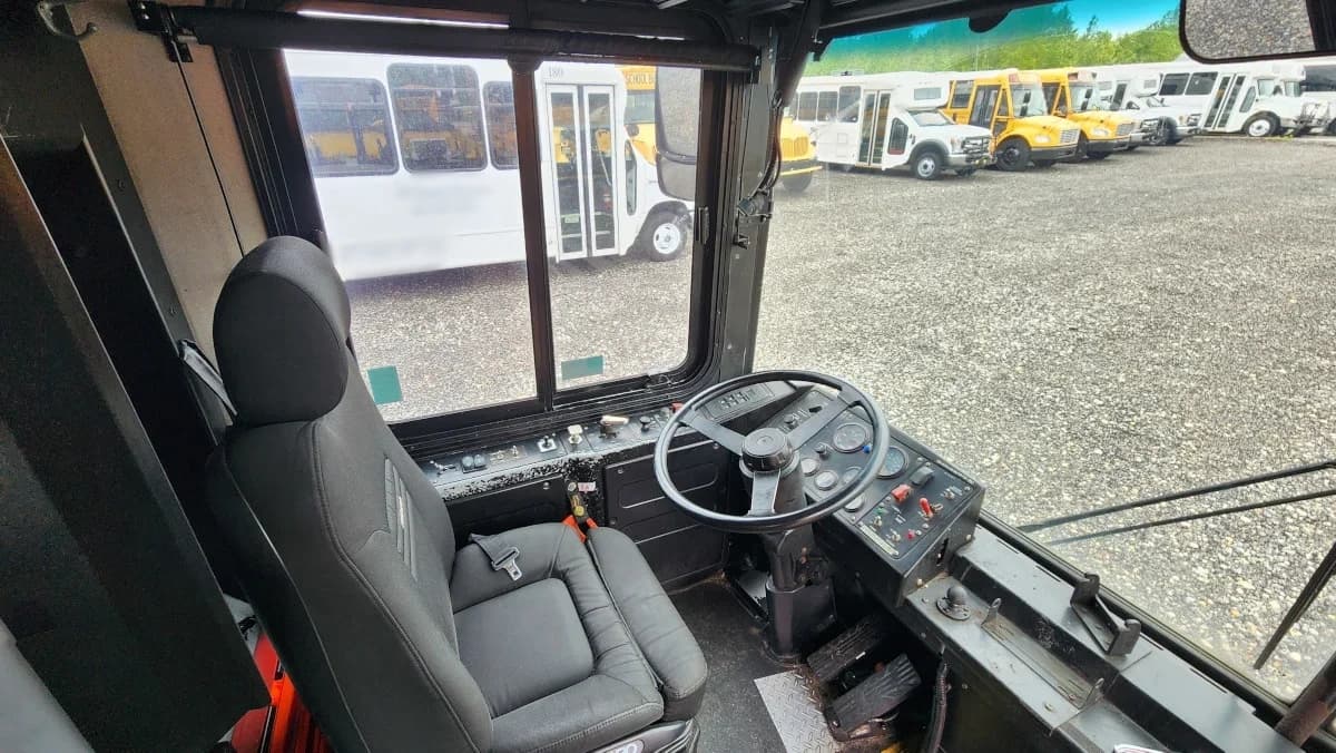 2013 GILLIG 40 Ft Low Floor Transit - Image 9