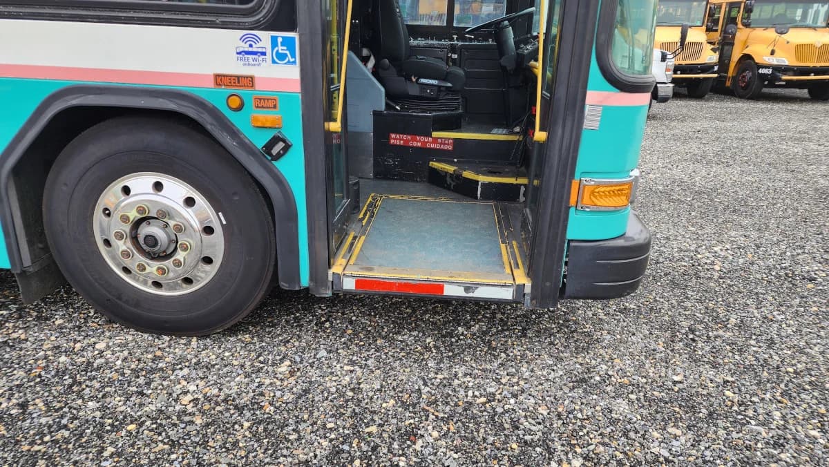 2013 GILLIG 40 Ft Low Floor Transit - Image 7