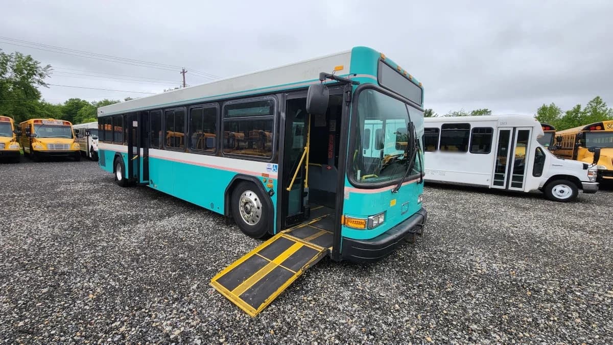 2013 GILLIG 40 Ft Low Floor Transit - Image 2