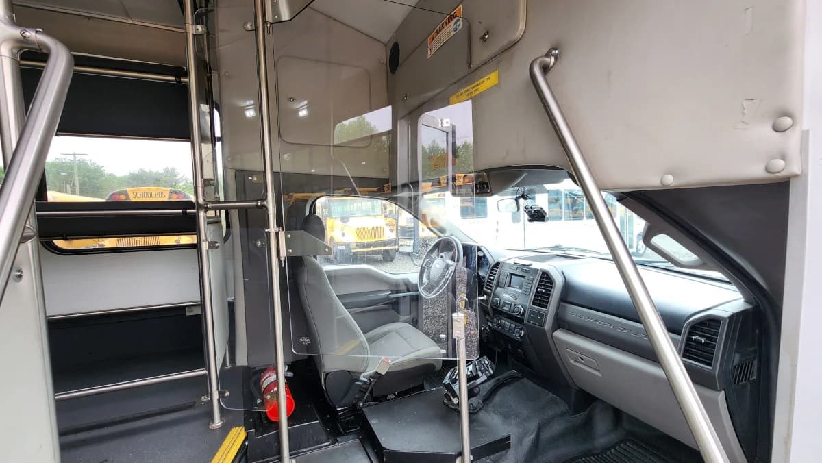 2019 F-550 ADA A/C Shuttle Bus - Image 6