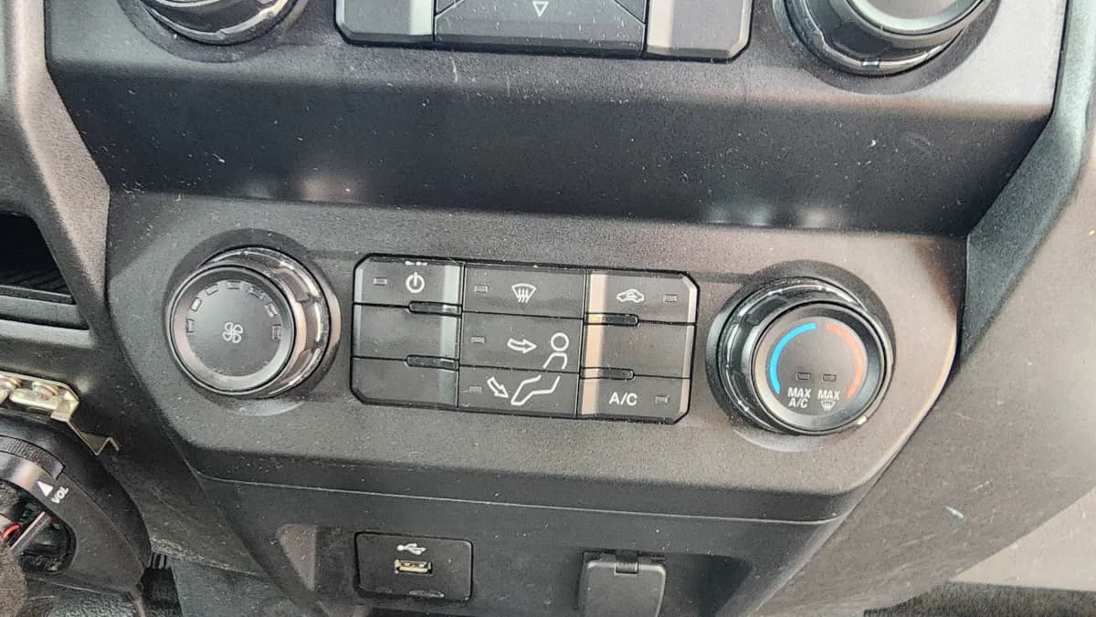 2019 F-550 ADA A/C Shuttle Bus - Image 8