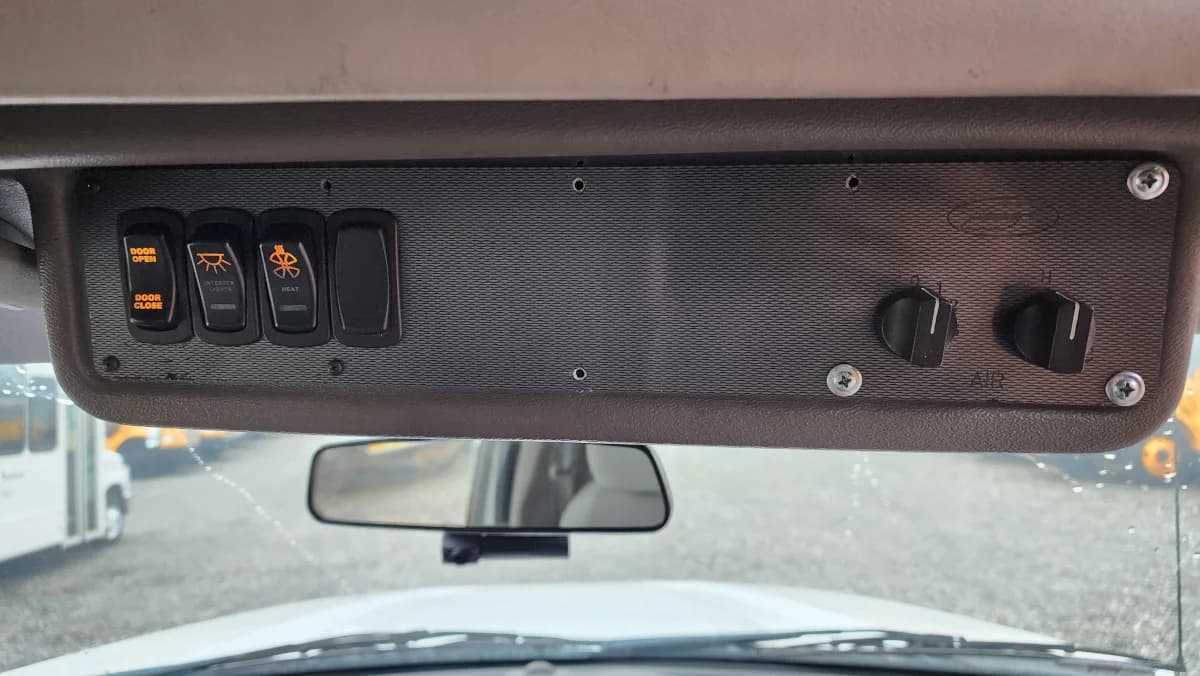 2019 F-550 ADA A/C Shuttle Bus - Image 9