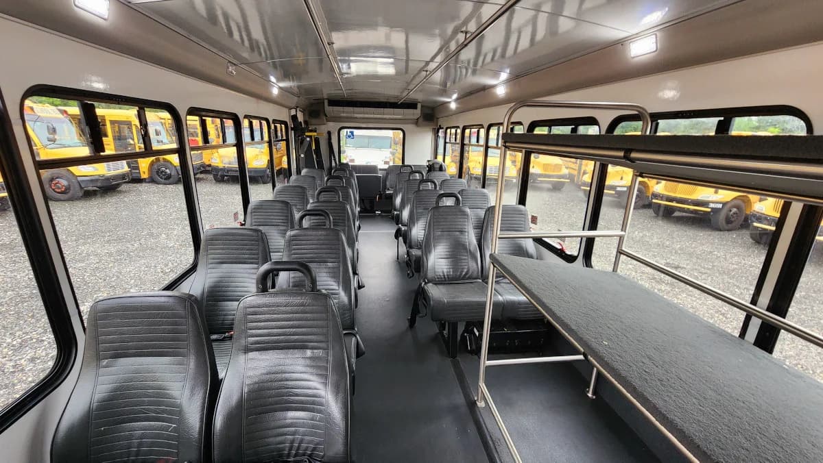 2019 F-550 ADA A/C Shuttle Bus - Image 12