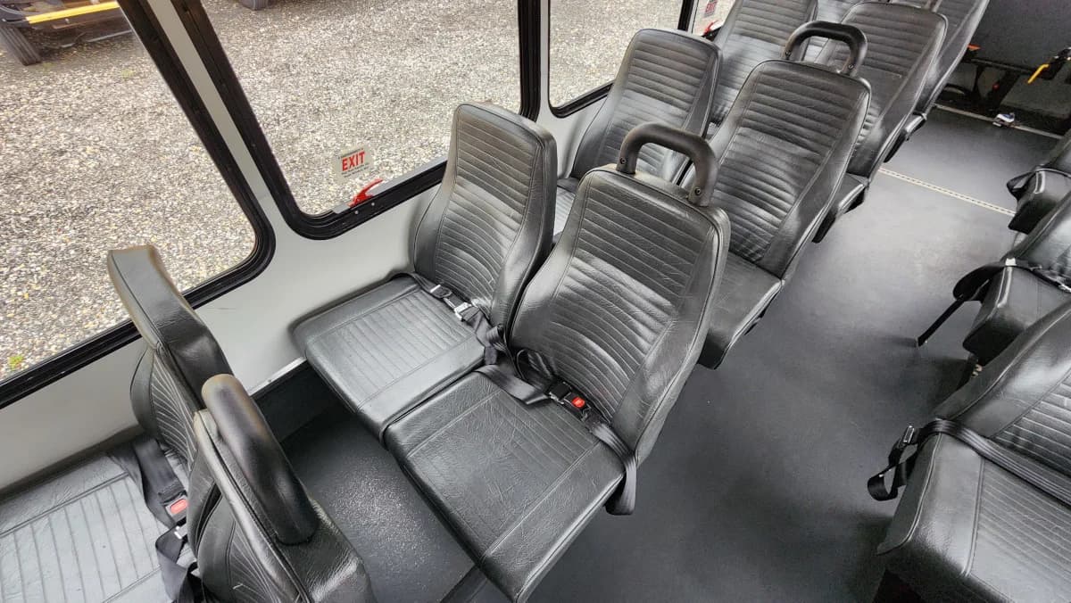 2019 F-550 ADA A/C Shuttle Bus - Image 13