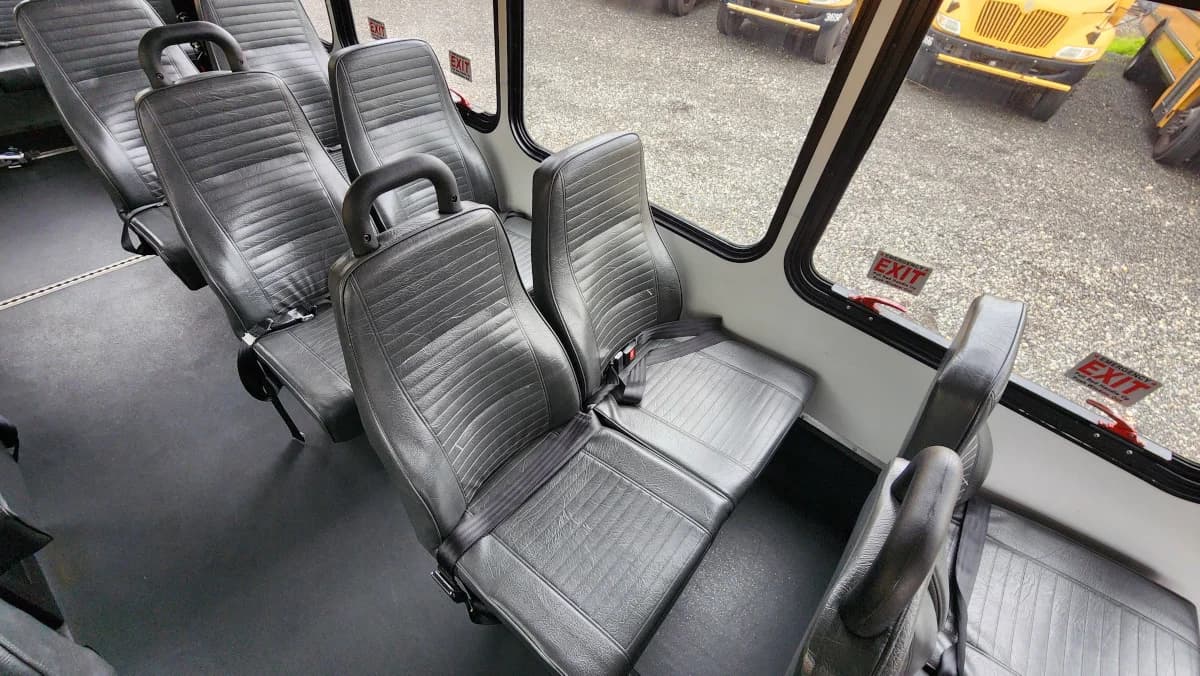 2019 F-550 ADA A/C Shuttle Bus - Image 14